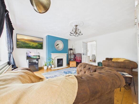 3 bed Semi-Detached for sale Image 4