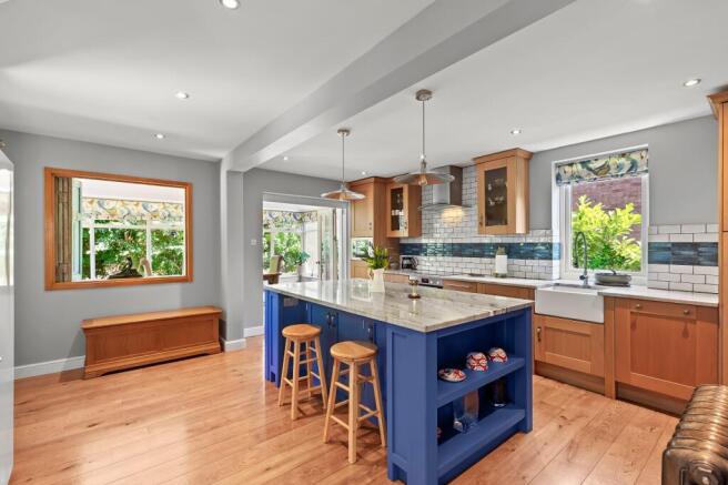 4 bed Detached for sale Image 8