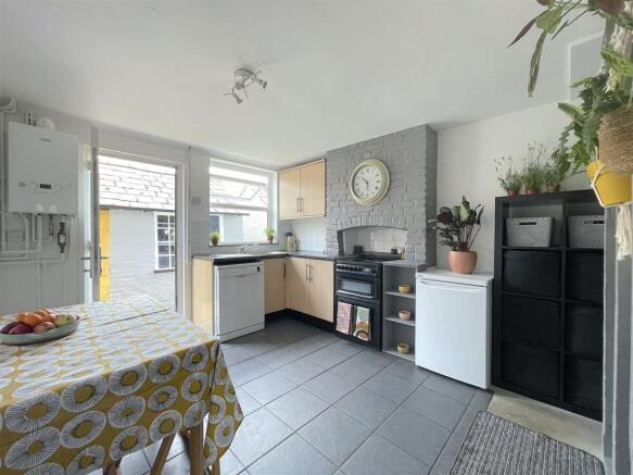 Kitchen (1).jpeg