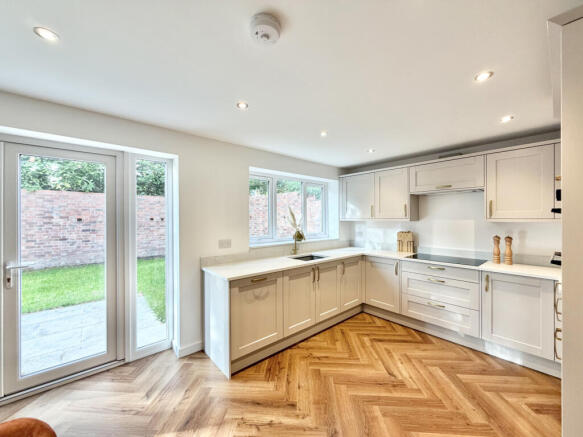 4 bed Detached for sale Image 4