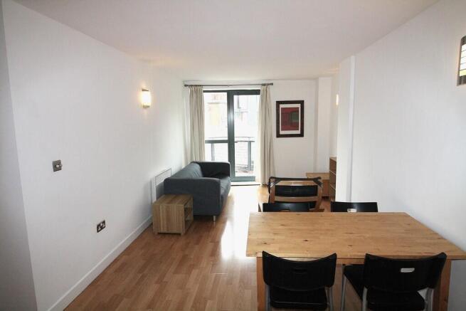 2 bed Apartment to rent Image 9