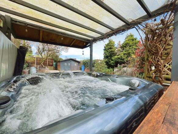 e6d1ab6f-hot 20tub.jpg