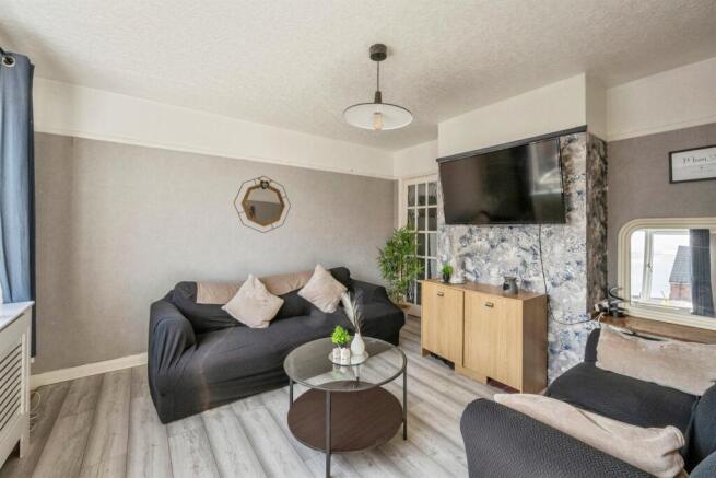 3 bed Semi-Detached for sale Image 2