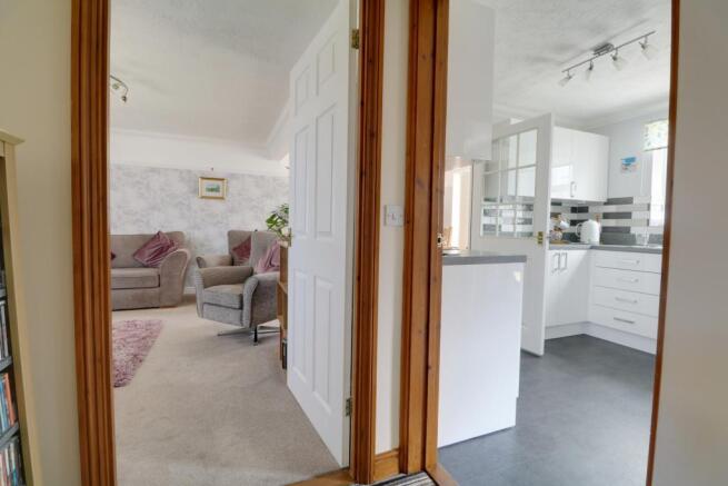 lounge & Kitchen