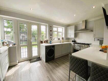 Benhurst Avenue, Elm Park, Essex, RM12 4QP