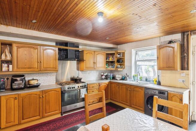 4 bed Terraced for sale Image 4