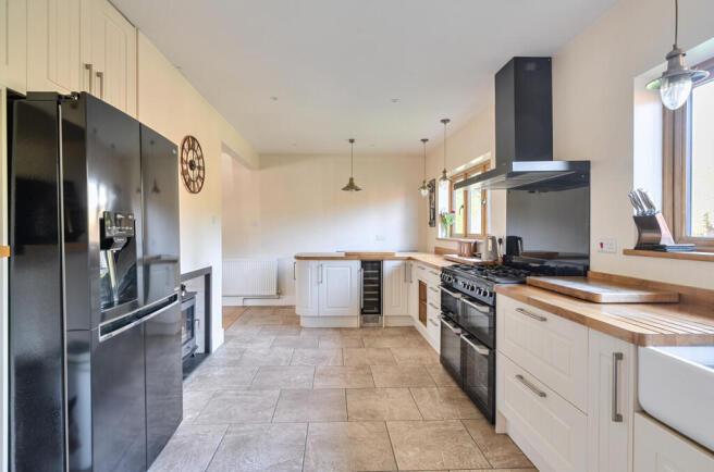 1407152-8-69bd870...