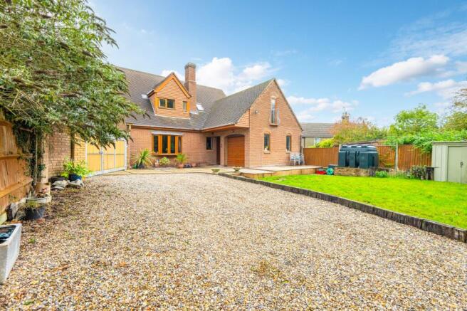 5-bed detached on Yarmouth Road, Ormesby, £400,000