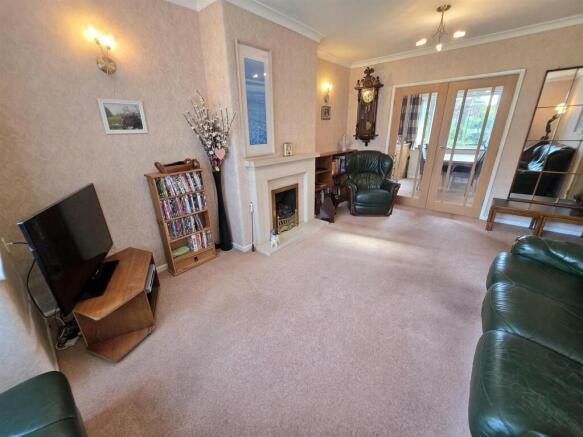 Hilary Avenue, Heald Green photo 4