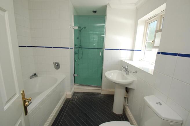 En Suite to Bedroom 