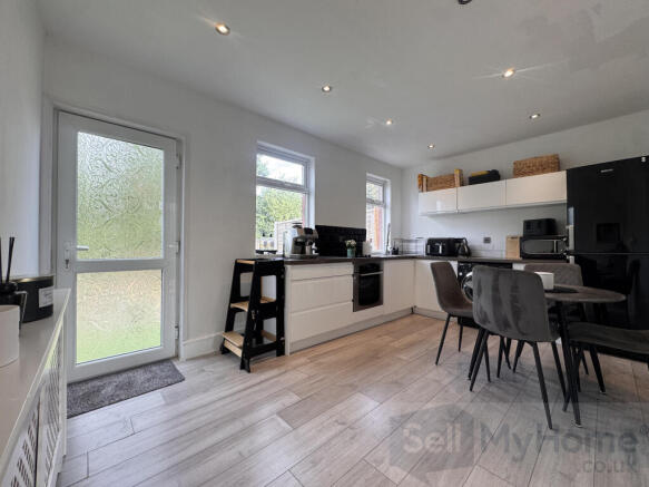 Kitchen / dining