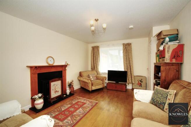 4 Coopers Way lounge 2.jpg