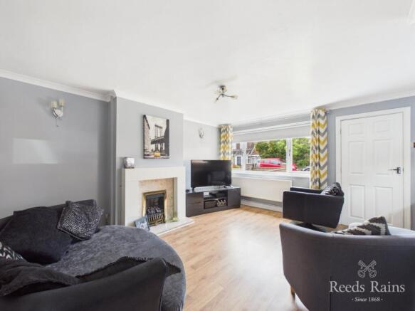 3 bed Semi-Detached for sale Image 3