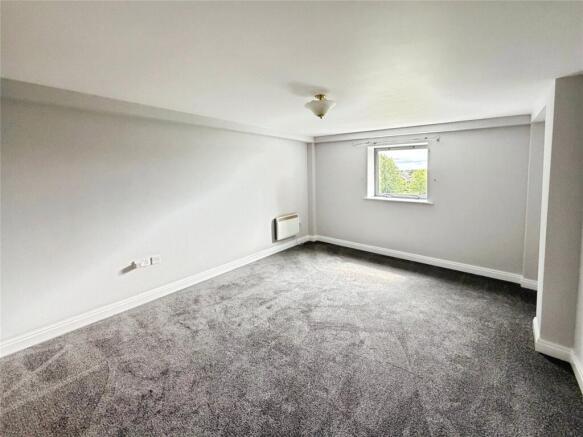 3 bed Flat for sale Image 10