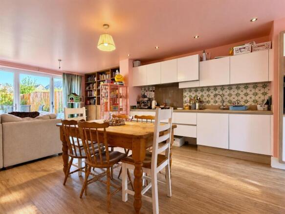 Stylish Dining Kitchen