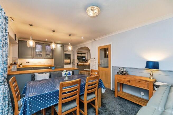 4 bed Detached for sale Image 8