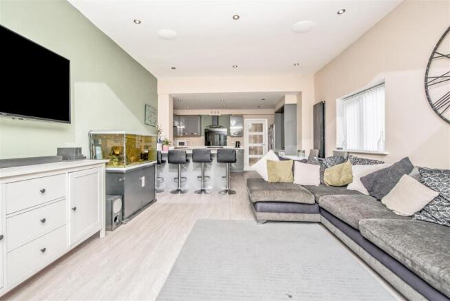 3 bed Semi-Detached for sale Image 5