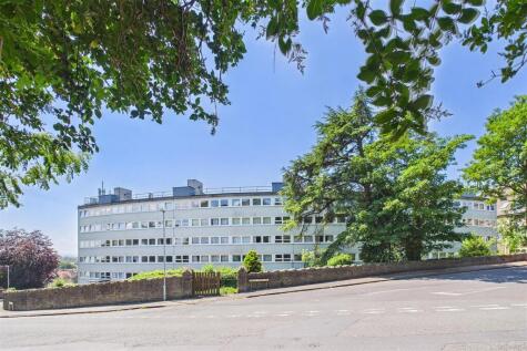 Convenient location close to Clevedon Town Centre