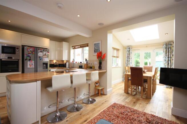 OPEN PLAN LIVING/DIN