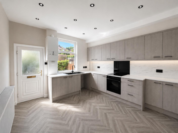3 bed Terraced to rent Image 5