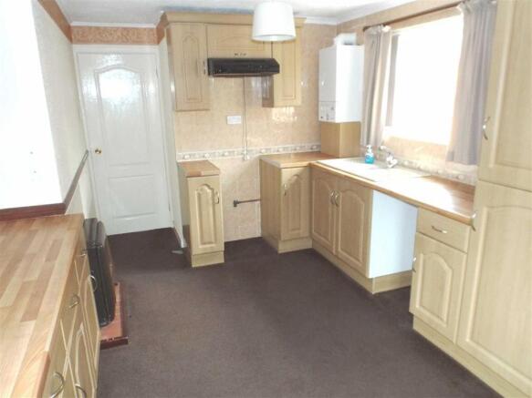 KITCHEN: