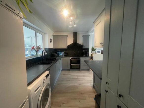 Kitchen 1.jpg