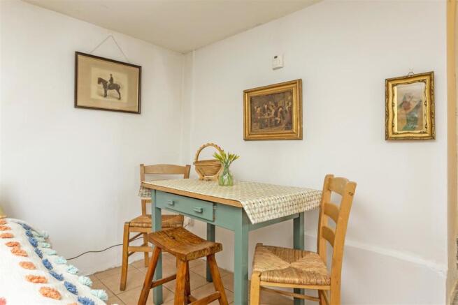 Hillgrove Cottage 293583 (10).jpg