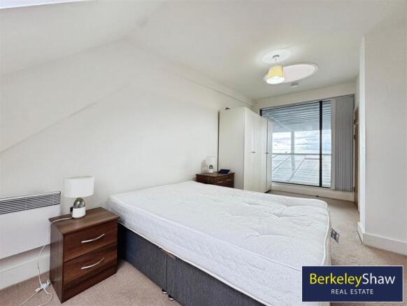 Master bedroom (2)