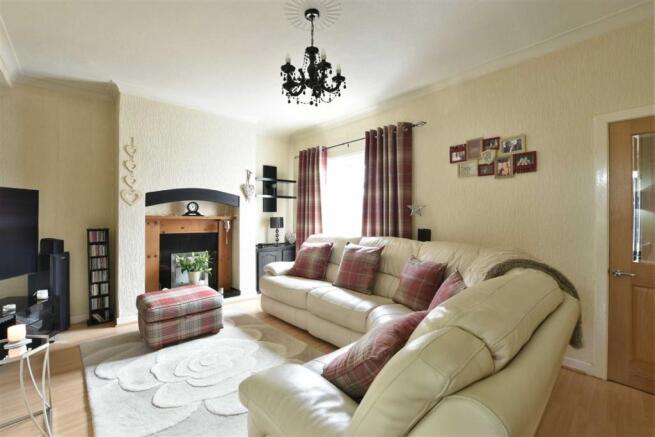 DINING/ SITTING ROOM