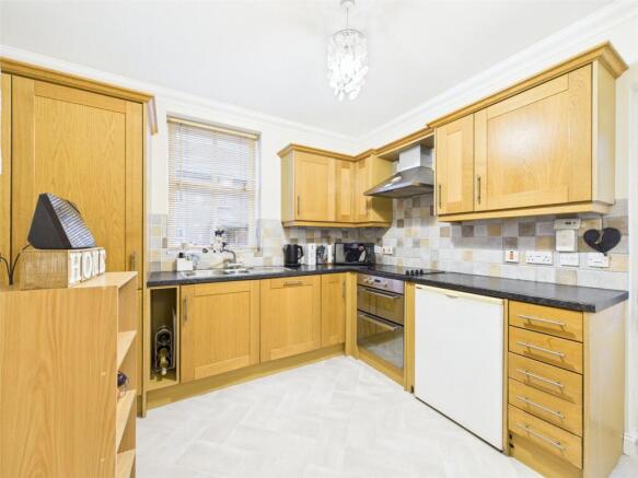 Wesley Road, Holsworthy, Devon photo 4