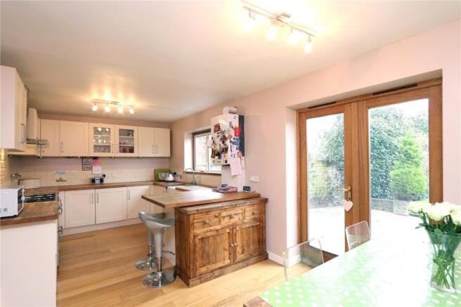 Kitchen & Dining