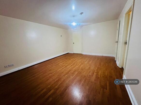 Studio to rent Image 8