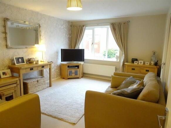 CHARMING LOUNGE