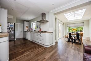 31, Long Gore, Farncombe, Godalming GU7 3TE