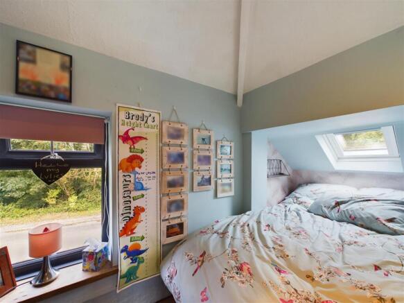 BEDROOM 2