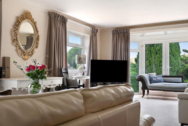 5 bed Detached for sale Image 5