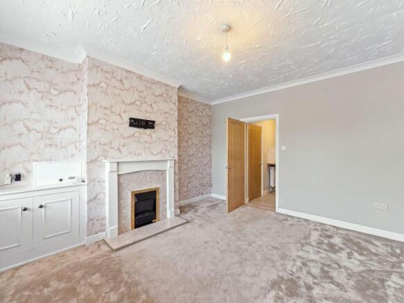 2 bed End of Terrace to rent Image 5