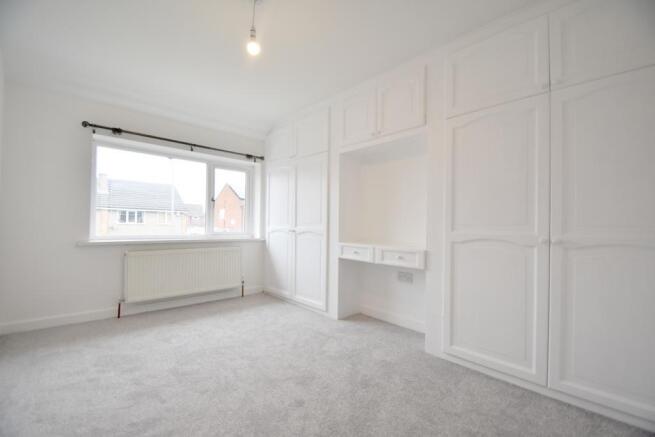 4 bed Semi-Detached to rent Image 7