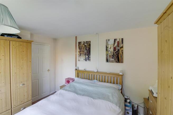 bed 1.jpg