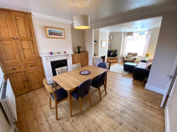 LOUNGE/DINING ROOM