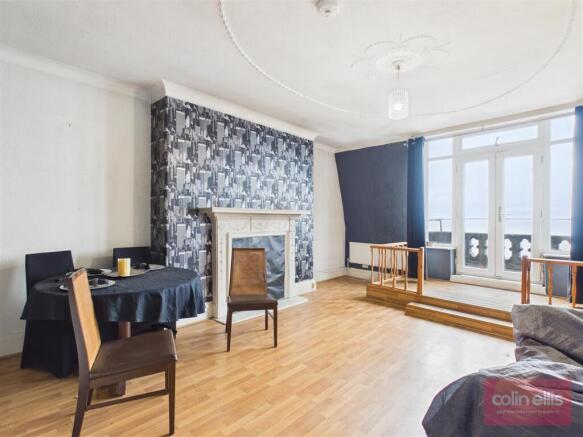 2 bed Flat for sale Image 4