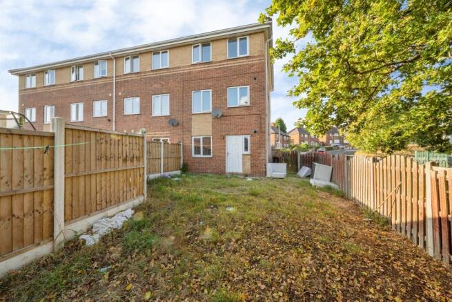 4 bed Town House for sale Image 4