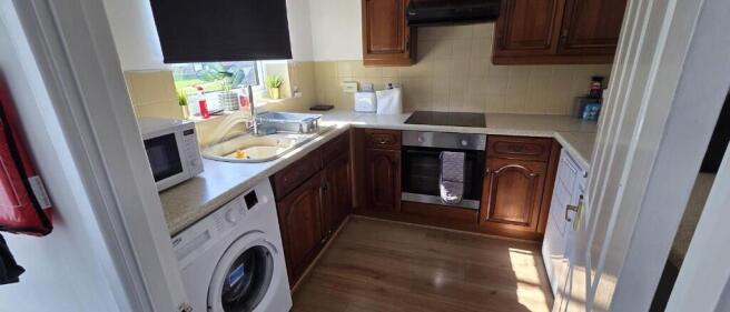 3 bed Semi-Detached to rent Image 5