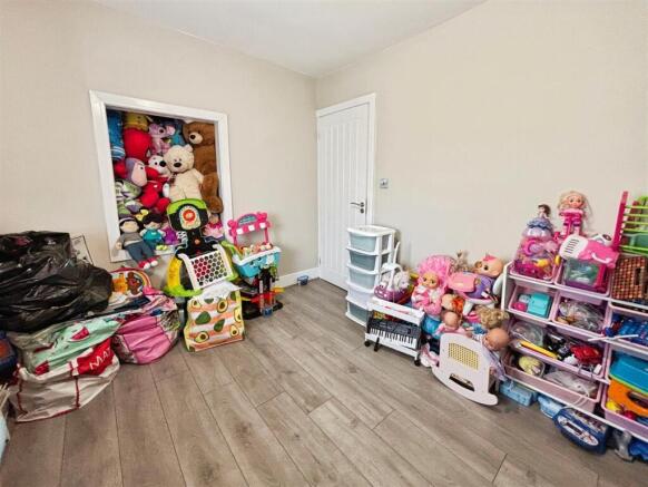 3 bed Semi-Detached for sale Image 11
