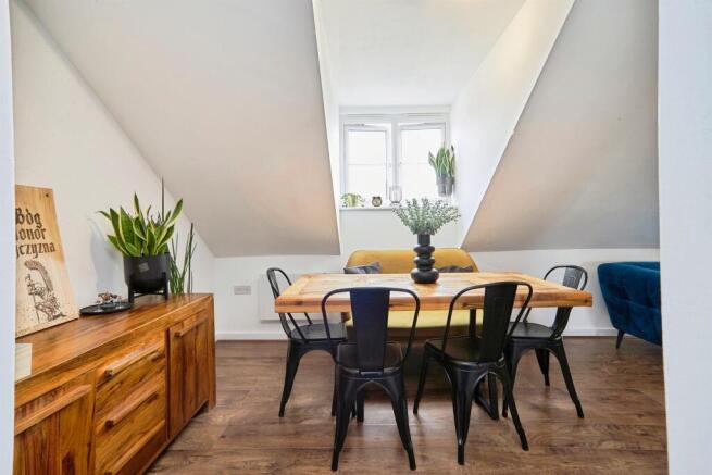 2 bed Flat for sale Image 4