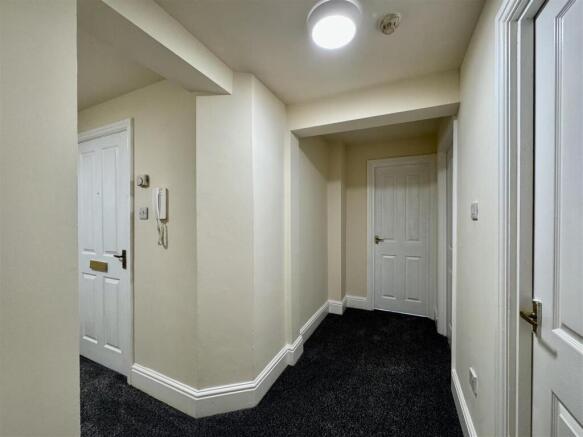 1 bed Apartment to rent Image 4