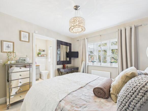 5 bed Detached for sale Image 5