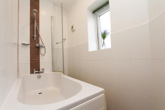 BATHROOM ENSUITE.jpg