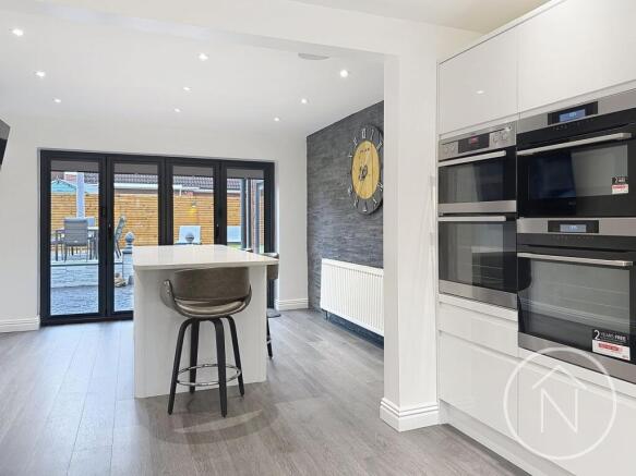 4 bed Detached for sale Image 8