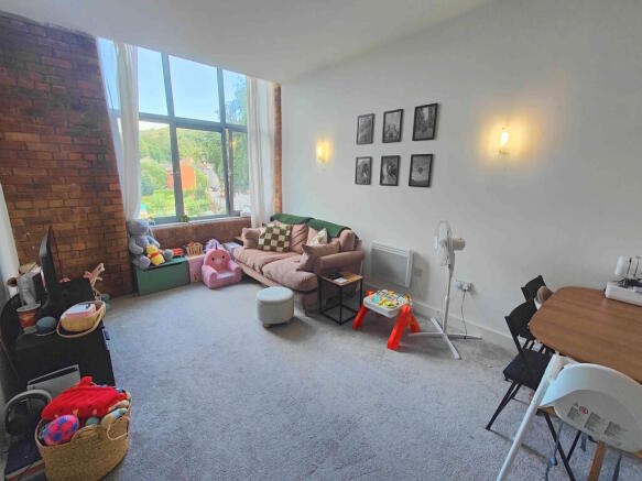 2 bed Apartment for sale Image 4